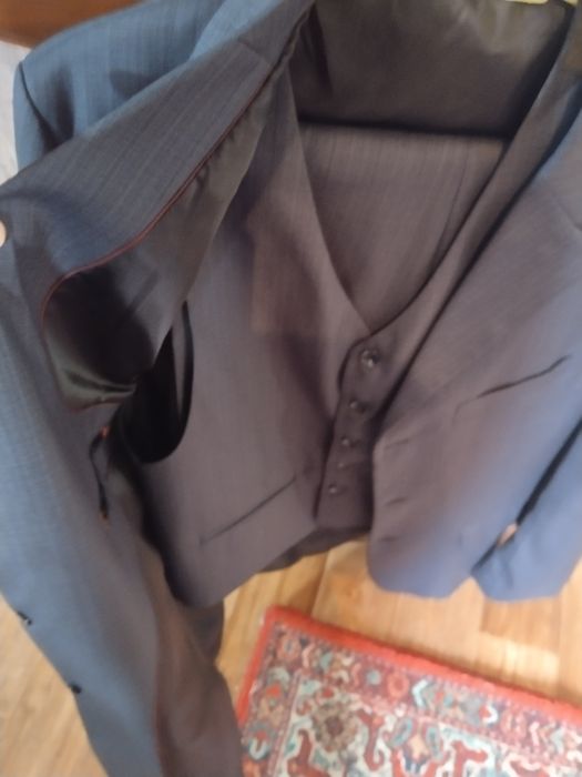 Продам костюм серый размер 50,52