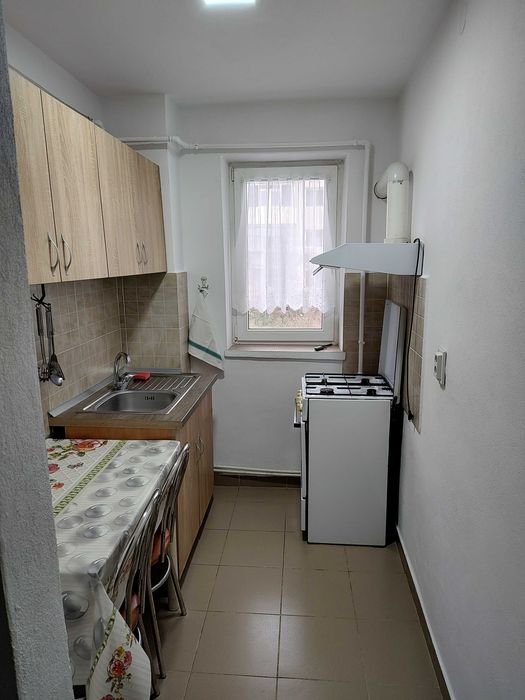 Inchiriez apartament cu 2 camere