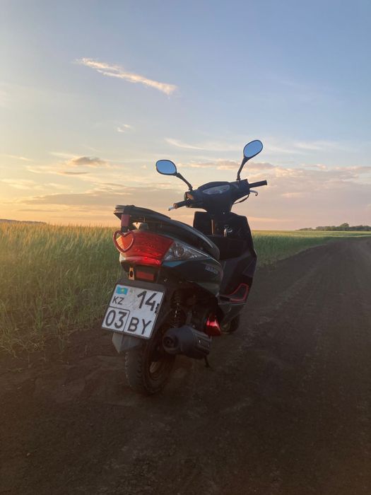 Продам скутер м 10 в идеале