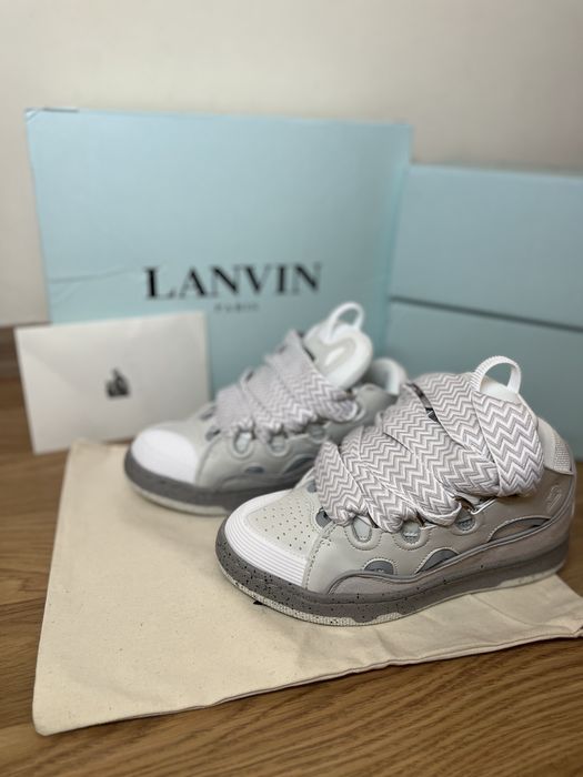 lanvin curb.