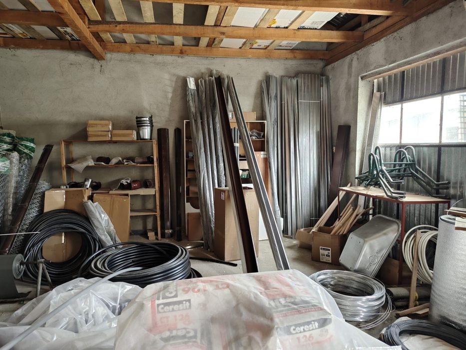 Depozit de materiale de construcții!