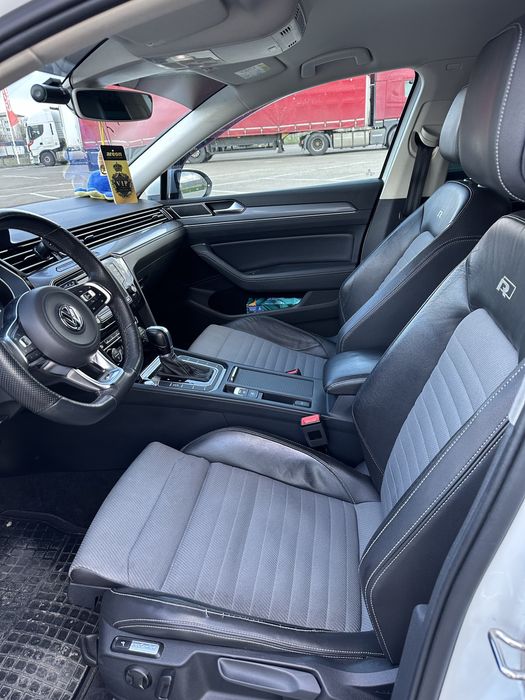 VW Passat B8 Variant 2.0 TDI DSG R-Line Interior / Navi / LED / Întreținut TOP
