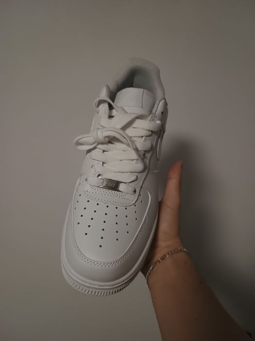Nike air force triple white