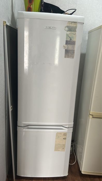 Продам холодильник  фирмы Веко (на запчасти или под ремонт)