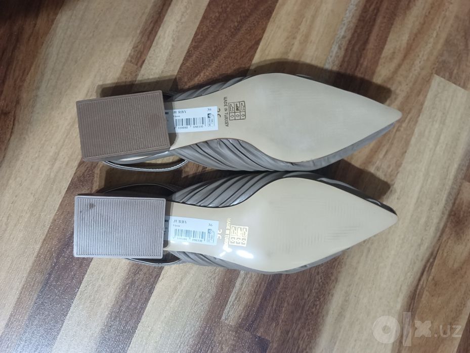 Продаются женские босоножки