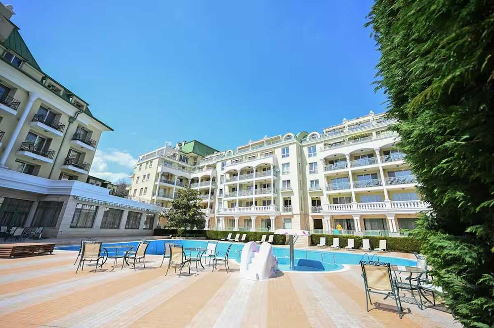 Romance Studio-steps from the Sea 97€