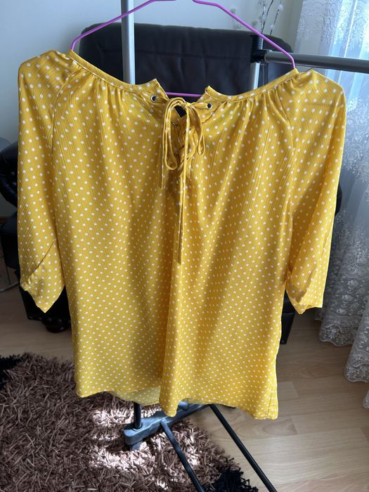 Tricouri damă - noi- 20 lei/buc