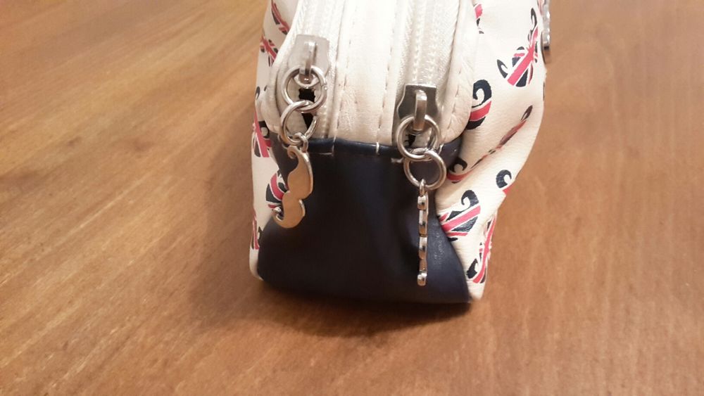 Несесер за тоалетни принадлежности.