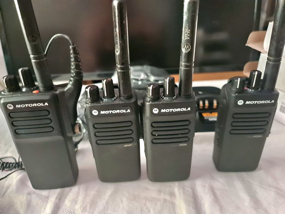 Statii Motorola DP2400 digitale impecabile CFR+TAXI,etc.
