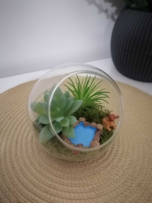 Терариуми с естествени и изкуствени цветя