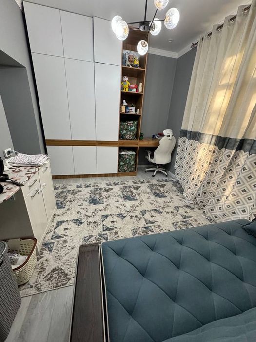 Продаётся своя 3-х комнатная квартира в самом центре.