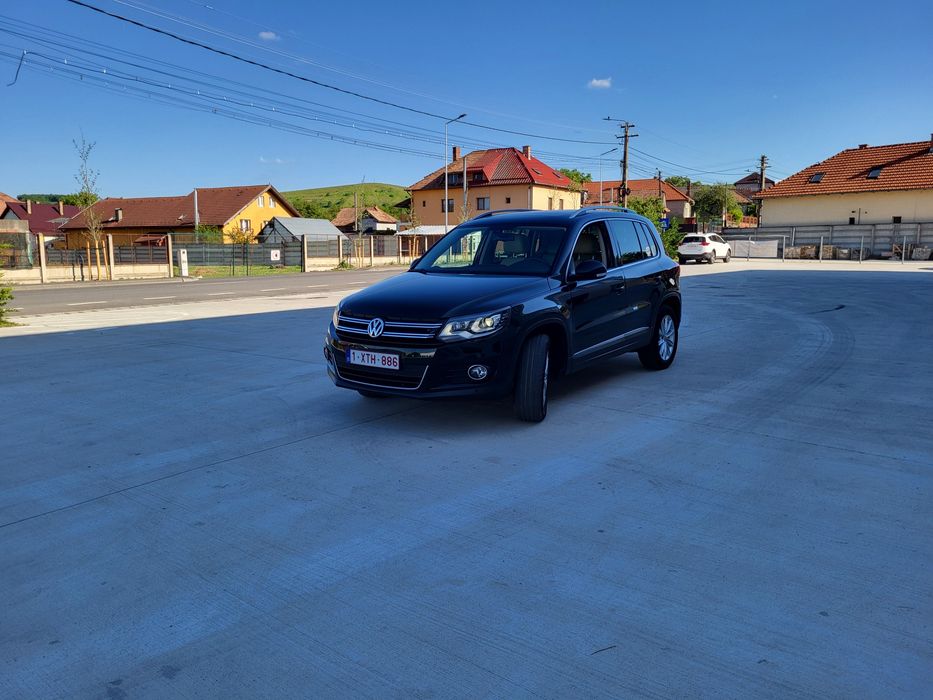 VOLKSWAGEN Tiguan