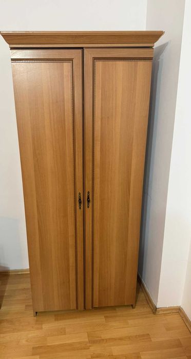Sifonier cu 2 usi si bara de umerase; Dulap cu raft; Vestiar; Dulap haine
