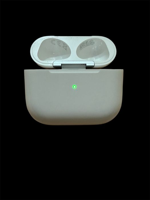 Carcasă / Case AirPods 3 - stare excelentă