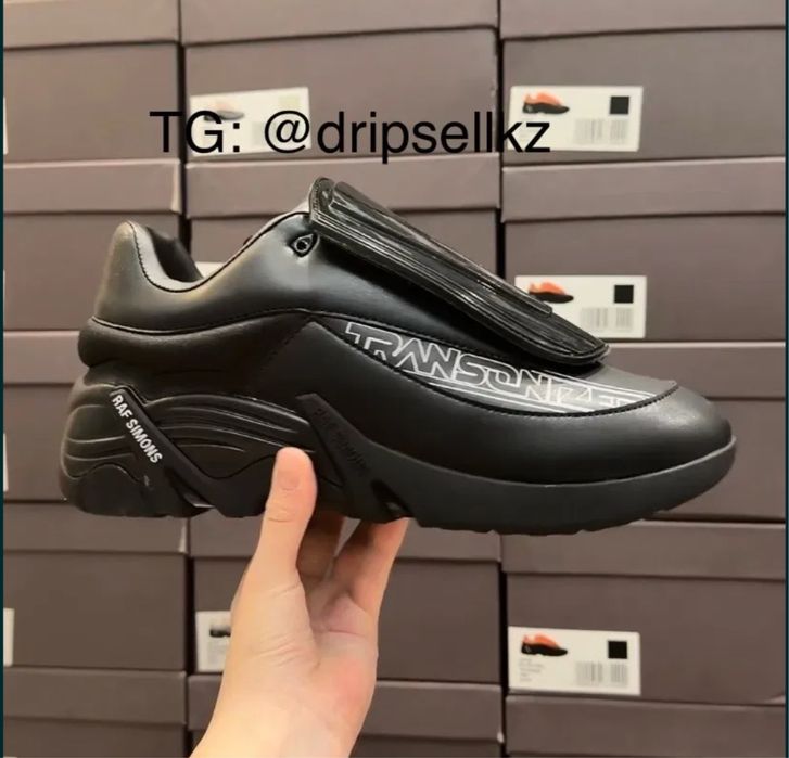 В продаже очень стильные кроссовки «Raf Simons Antei»