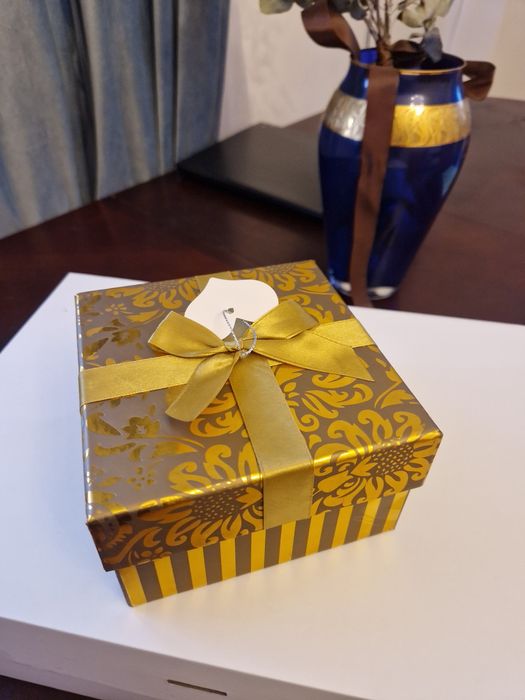 Продаются элегантные подарочные коробочки