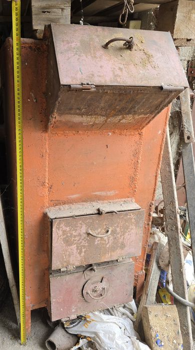 Котел с водна риза за отопление с твърдо гориво