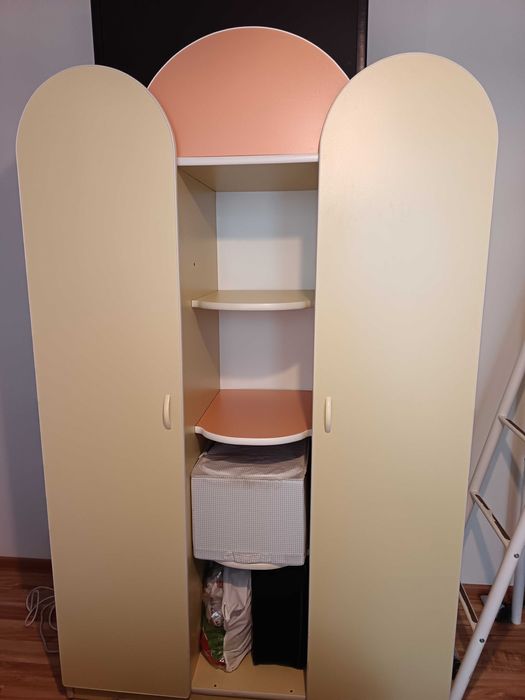 Детски гардероб цветен