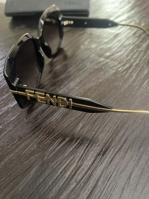 Дамски слънчеви очила Fendi