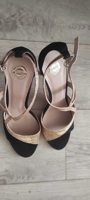 Женские туфли и босоножки