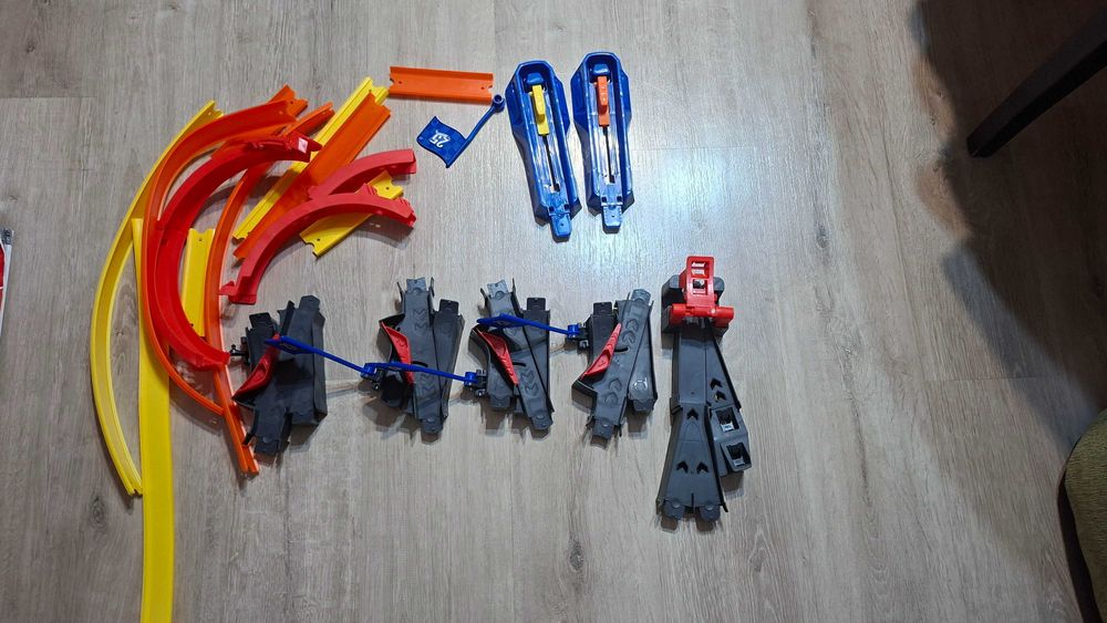 Детски дрехи и играчки по 4 евро