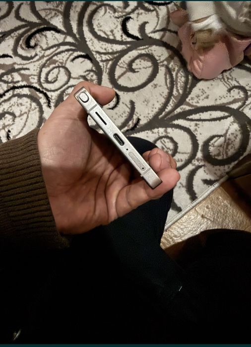 Samsung galaxy s25 ultra sotiladi yoki abmen 12+12/256 kor dok VETNAM