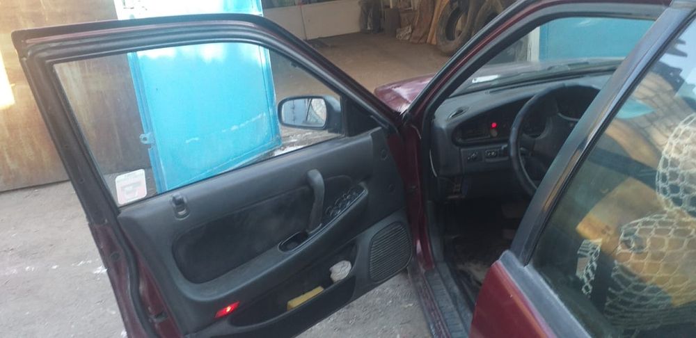 Продам машину Nissan Maxima.