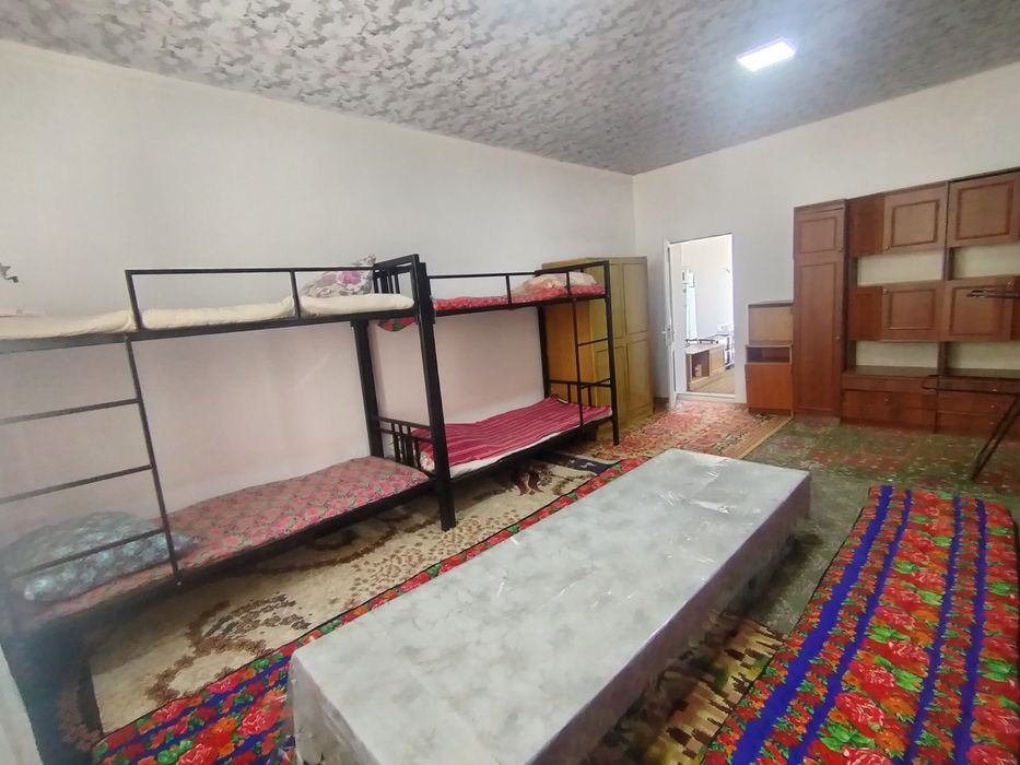 Student qizlaga Sentyabrdan Chirchiqda 7 kollej oldida  Kv bor