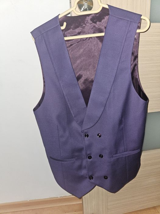 Vând costum barbati