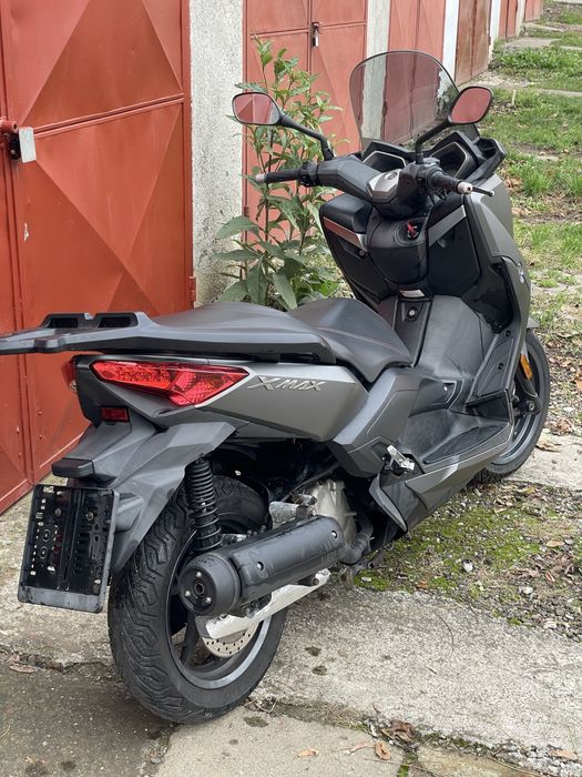 Yamaha Xmax 125 ABS se conduce cu B
