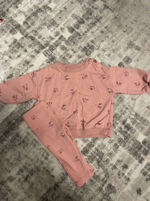 Бебешки дрехи за малка госпожица до 1-година