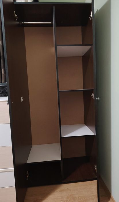 Двукрилен гардероб