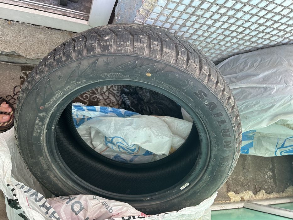 Продам комплект зимних шин SAILUN 205/55 R16