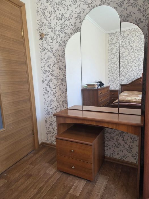 Женское трюмо в комплекте.