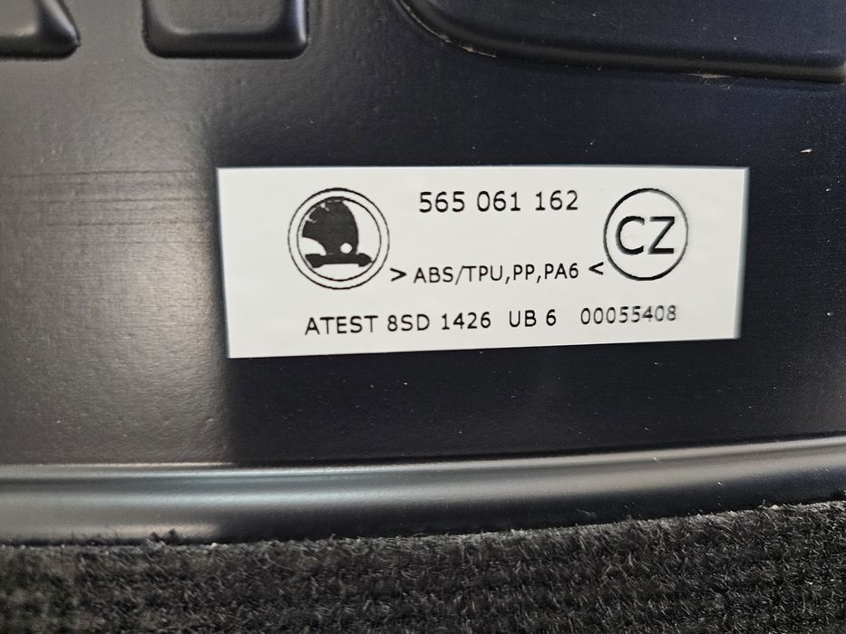 Skoda Kodiaq Шкода Кодиак ОРИГИНАЛНА Стелка багажник