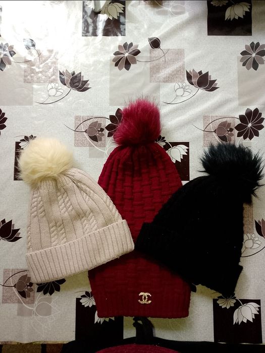 Шапки зимние детские в хорошем состоянии