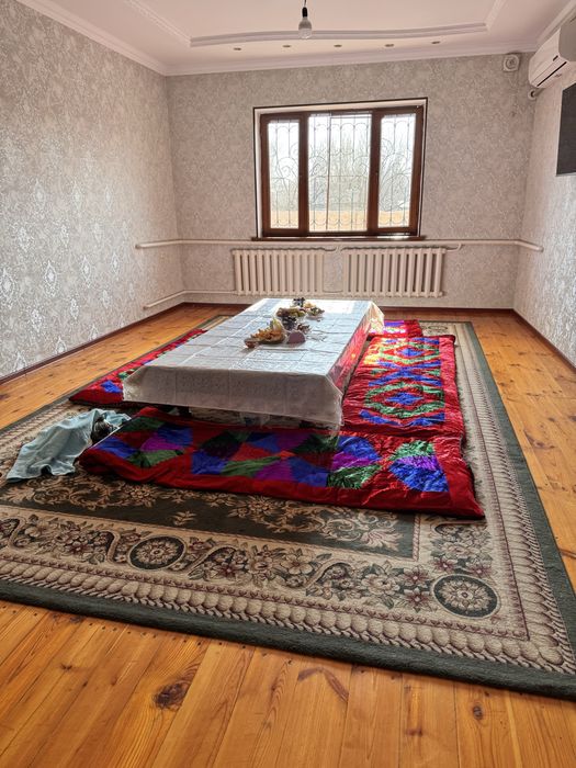 Кілемдер, әр түрлі размерде, Түркістан қаласында