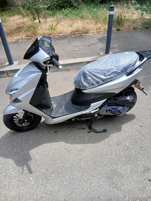 Scutere FARA  PERMIS DE CONDUCERE la închiriere/ramanereGlovo/Wolt/Bolt food