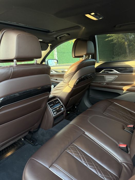BMW Seria 7 xDrive M Pachet