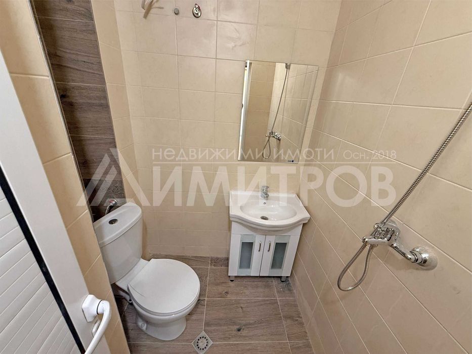 Продава двустаен (2+1) апартамент 56 кв.м. в центъра на в гр. Нови пазар. - снимка 6