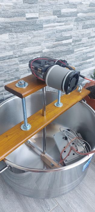 Amestecator automat cu oala de inox pentru gemuri, zacusca,ketchup.