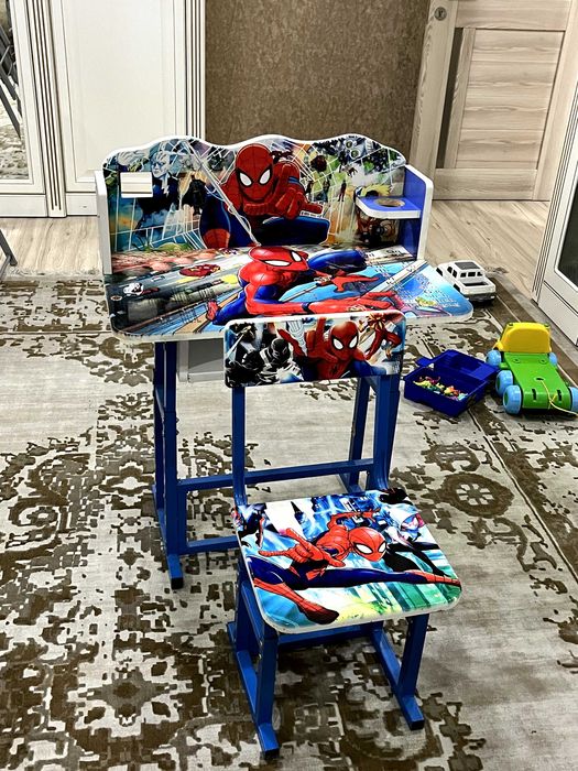 Детская парта со стулом