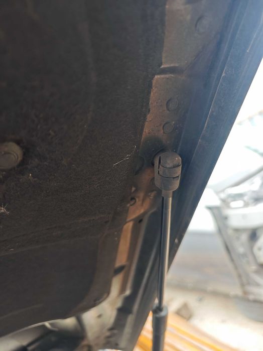 Черен капак Mercedes W204 Facelift C класа Мерцедес с забележка