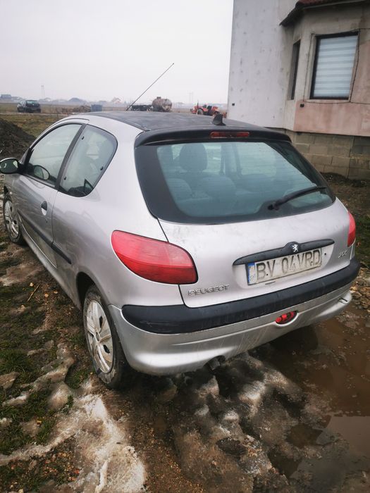 Vând peugeot 206 din anul 2001 motor 1.4 i benzină