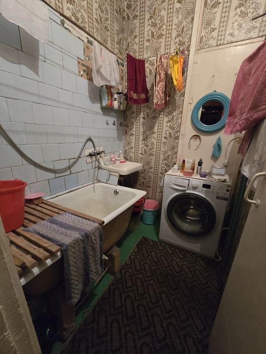 Чиланзар-20 2/4/4 балкон 1,5×6 комнаты Зеркальный 53м² 51у.е. Срочно