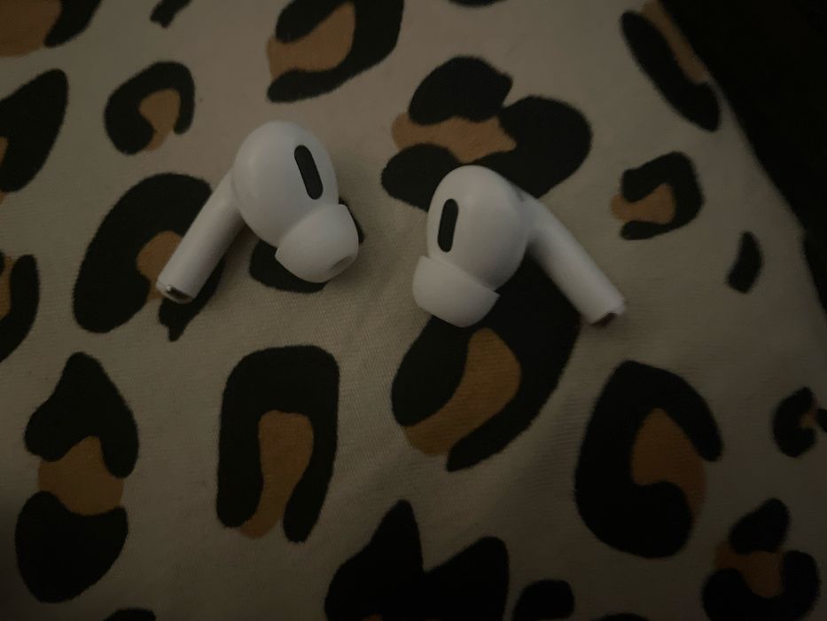 Vand AirPods nou nouțe cutia nu o mai gasesc