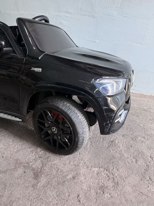 Акумулаторна кола Licensed Mercedes Benz M-Class