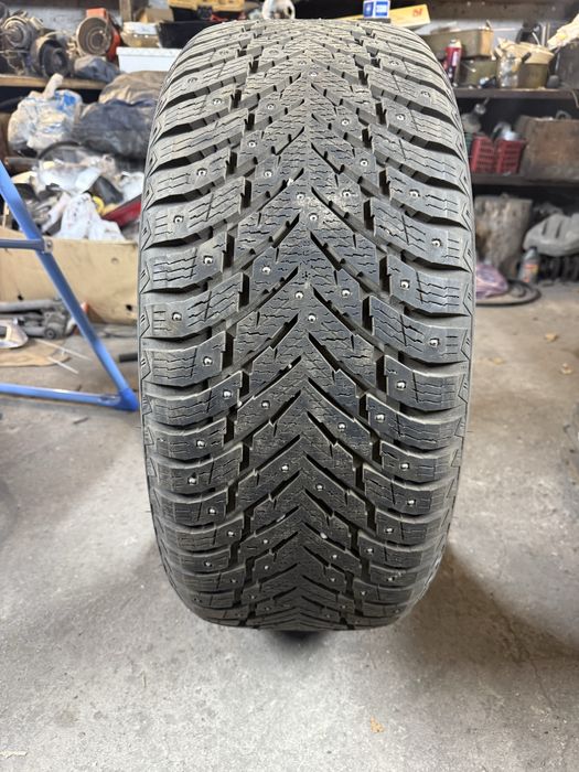 285/50/20 Нокиан