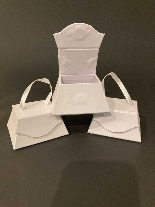 Луксозни подаръчни кутии с магнит и дръжка – 300 бр