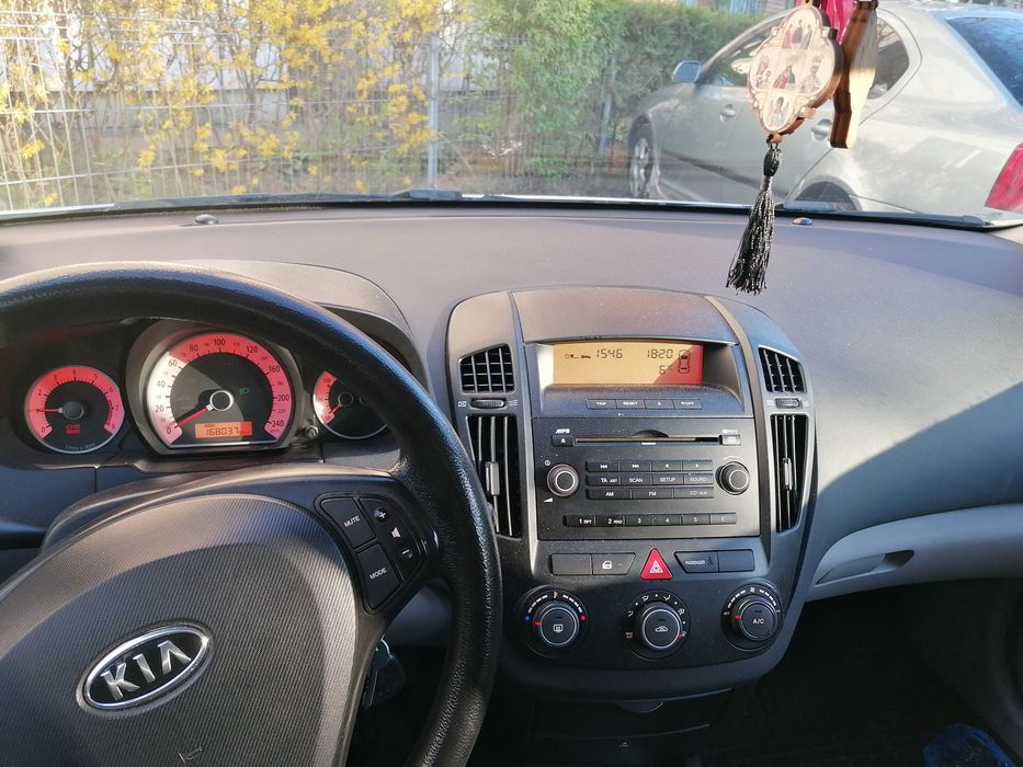 kia ceed 2008, benzina, 109 cp, 193.000 km, primul proprietar discuri si placute noi revizia la zi fara avarii